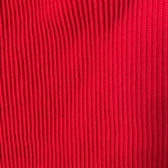Babaton sculpting cropped cami - Picture 3 of 5